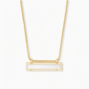 Kendra Scott Leanor Gold Pendant Necklace in White Pearl